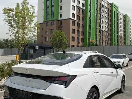 Hyundai Elantra 2024 года за 7 300 000 тг. в Алматы – фото 2