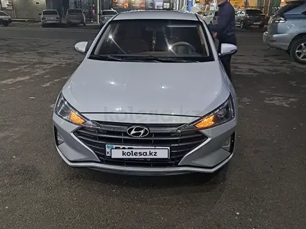 Hyundai Elantra 2019 года за 8 000 000 тг. в Шымкент – фото 2