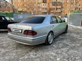 Mercedes-Benz E 320 1999 года за 5 000 000 тг. в Павлодар – фото 4