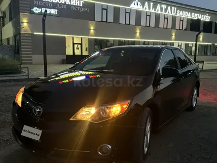 Toyota Camry 2013 года за 6 700 000 тг. в Кандыагаш – фото 2