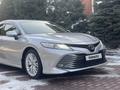 Toyota Camry 2018 года за 14 300 000 тг. в Алматы – фото 24