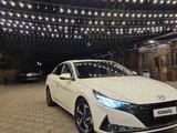 Hyundai Elantra 2023 года за 11 700 000 тг. в Алматы – фото 2