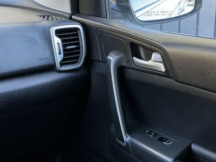 Kia Sportage 2017 года за 9 300 000 тг. в Актобе – фото 6