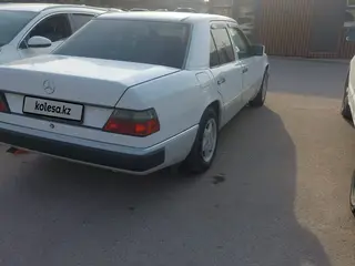 Mercedes-Benz E 230