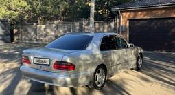 Mercedes-Benz E 320 1998 года за 1 850 000 тг. в Астана – фото 3