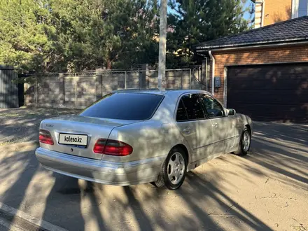 Mercedes-Benz E 320 1998 года за 1 850 000 тг. в Астана – фото 3