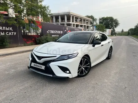 Toyota Camry 2021 года за 14 000 000 тг. в Алматы