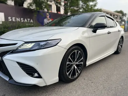 Toyota Camry 2021 года за 14 000 000 тг. в Алматы – фото 10