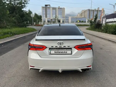 Toyota Camry 2021 года за 14 000 000 тг. в Алматы – фото 18