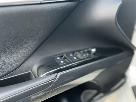 Toyota Camry 2021 года за 14 000 000 тг. в Алматы – фото 23