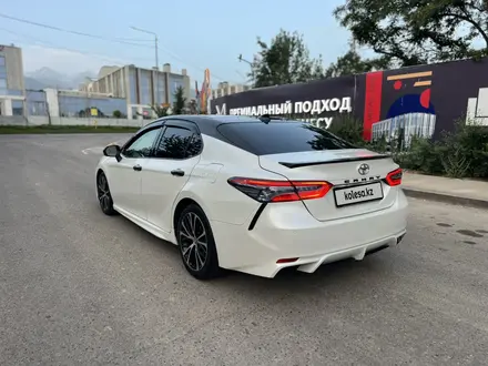 Toyota Camry 2021 года за 14 000 000 тг. в Алматы – фото 3