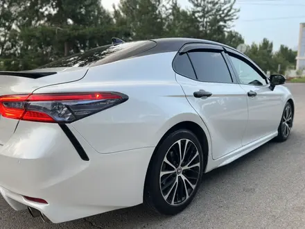 Toyota Camry 2021 года за 14 000 000 тг. в Алматы – фото 5