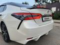 Toyota Camry 2021 года за 14 000 000 тг. в Алматы – фото 9