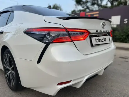 Toyota Camry 2021 года за 14 000 000 тг. в Алматы – фото 9