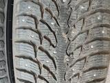На Land Cruiser 200 Шипованные шины 285/60R18 за 50 000 тг. в Караганда – фото 3