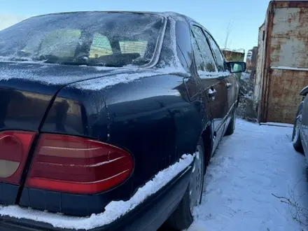 Mercedes-Benz E 280 1996 года за 1 000 000 тг. в Экибастуз – фото 3