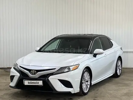 Toyota Camry 2019 года за 9 878 100 тг. в Астана