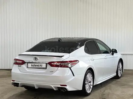 Toyota Camry 2019 года за 9 878 100 тг. в Астана – фото 3