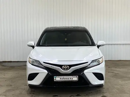 Toyota Camry 2019 года за 9 878 100 тг. в Астана – фото 2