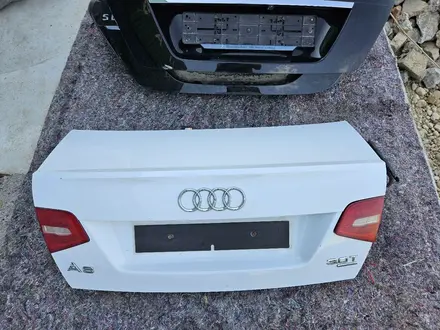 Крышка багажника на Audi A6 C6 за 55 000 тг. в Шымкент – фото 2