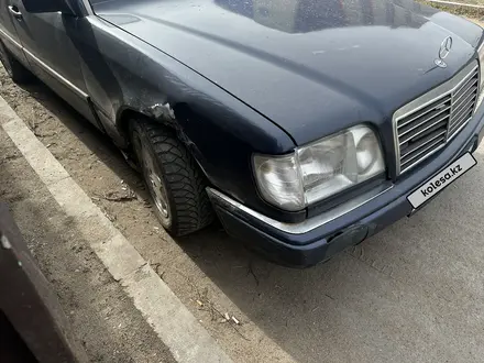 Mercedes-Benz E 220 1994 года за 1 650 000 тг. в Павлодар