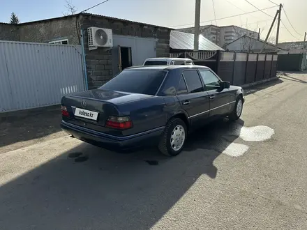 Mercedes-Benz E 220 1994 года за 1 650 000 тг. в Павлодар – фото 5