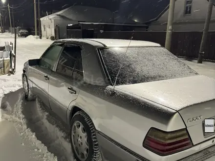 Mercedes-Benz E 220 1994 года за 1 850 000 тг. в Сатпаев – фото 3