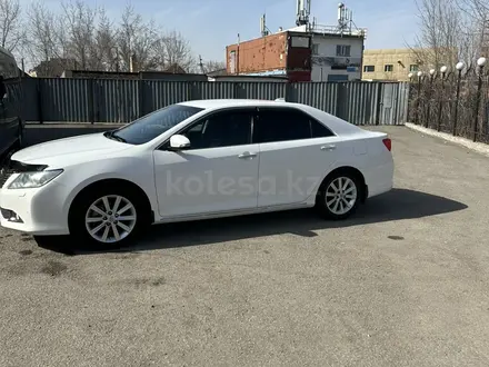 Toyota Camry 2014 года за 11 000 000 тг. в Караганда – фото 2