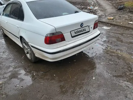 BMW 528 1998 года за 3 000 000 тг. в Караганда – фото 2