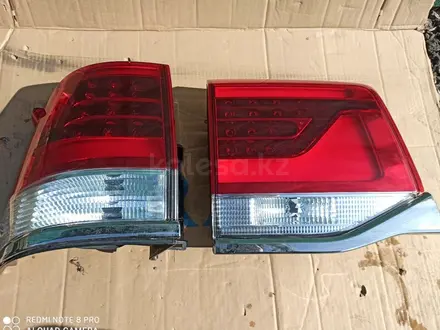 Фонарь задний левый Toyota Land Cruiser 200 за 85 000 тг. в Костанай