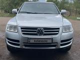 Volkswagen Touareg 2005 года за 4 500 000 тг. в Астана