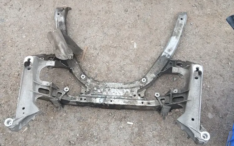 Передняя балка на Бмв е60. за 500 тг. в Алматы