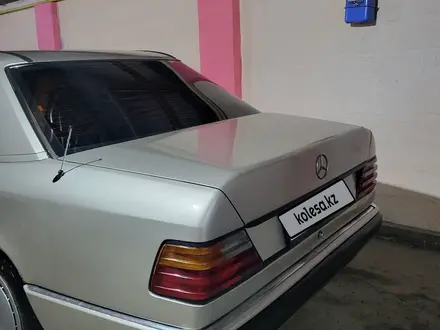 Mercedes-Benz E 200 1991 года за 1 500 000 тг. в Талдыкорган – фото 2