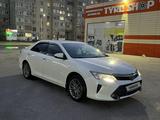 Toyota Camry 2016 года за 10 200 000 тг. в Актобе – фото 4