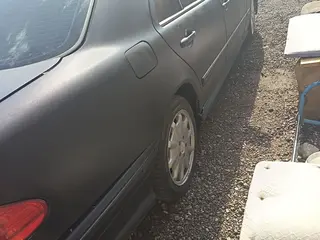 Mercedes-Benz E 230