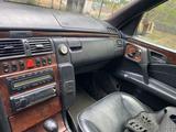 Mercedes-Benz E 320 1998 годаfor3 300 000 тг. в Жезказган – фото 4