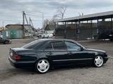 Mercedes-Benz E 320 2001 года за 3 300 000 тг. в Караганда – фото 2