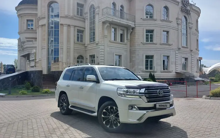 Toyota Land Cruiser 2016 годаүшін32 000 000 тг. в Усть-Каменогорск