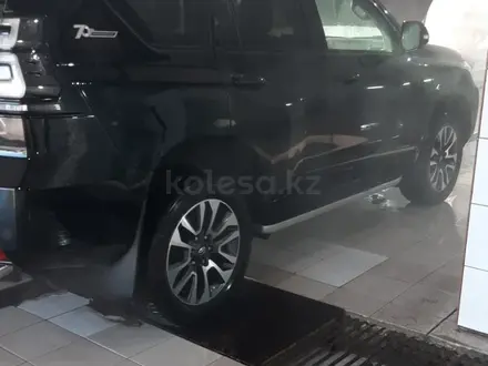 Toyota Land Cruiser Prado 2022 года за 27 600 000 тг. в Актобе – фото 3