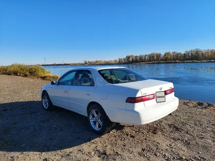 Toyota Camry 1998 года за 3 350 000 тг. в Семей – фото 3