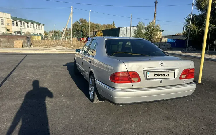 Mercedes-Benz E 230 1996 года за 2 900 000 тг. в Талдыкорган