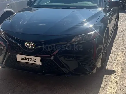 Toyota Camry 2019 года за 9 500 000 тг. в Уральск – фото 13