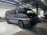 Toyota Hiace 1997 годаүшін3 941 272 тг. в Астана – фото 2