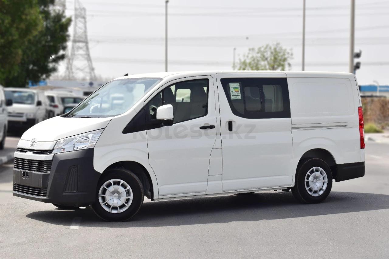 Toyota HiAce 2023 г.