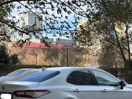 Toyota Camry 2019 года за 15 500 000 тг. в Астана – фото 4