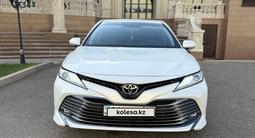 Toyota Camry 2019 года за 15 300 000 тг. в Атырау
