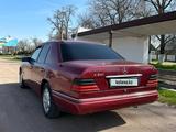 Mercedes-Benz E 220 1994 года за 1 250 000 тг. в Алматы – фото 4