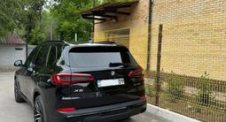 BMW X5 2019 года за 34 000 000 тг. в Караганда – фото 2