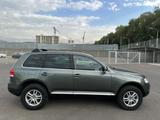 Volkswagen Touareg 2004 года за 4 500 000 тг. в Алматы – фото 5