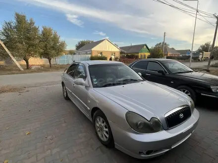 Hyundai Sonata 2002 года за 2 000 000 тг. в Актобе – фото 3